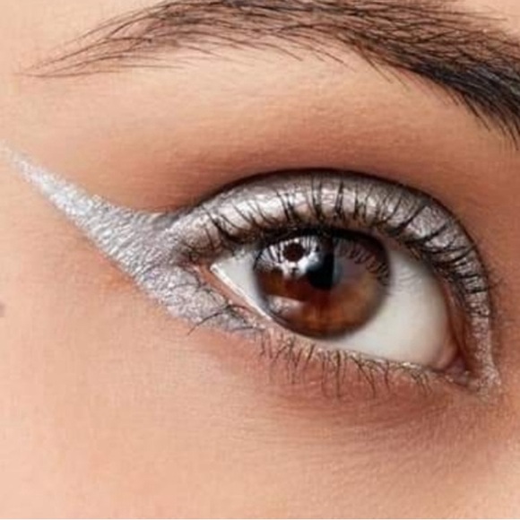 MARY KAY AT PLAY METALLIC LIQUID EYELINER "SILVER"- LIMITED EDITION - Picture 7 of 9